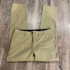 Goodfellow & Co Men's Slim Fit Tech Chino Pant